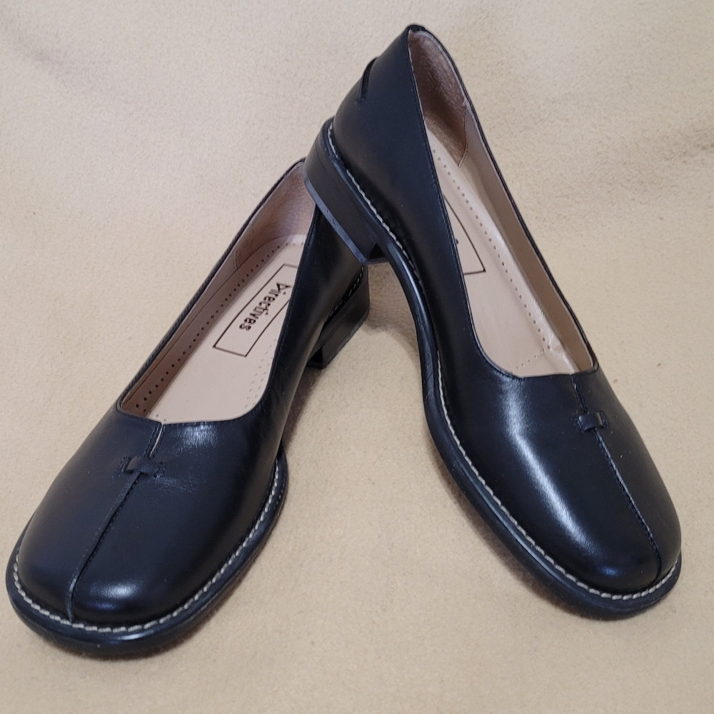 New with Box,  Directives Black Leather Loafers size 8N